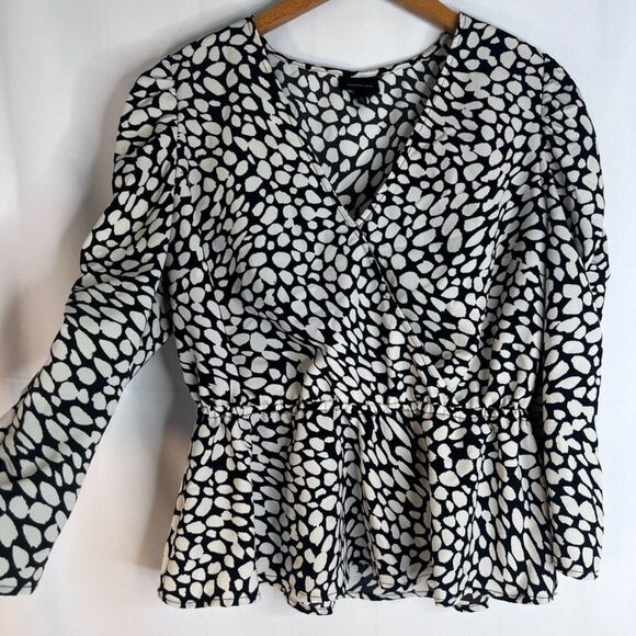Who What Wear Vneck Peplum Long Sleeve Black White Maximal Blouse Size Medium - Picture 10 of 10